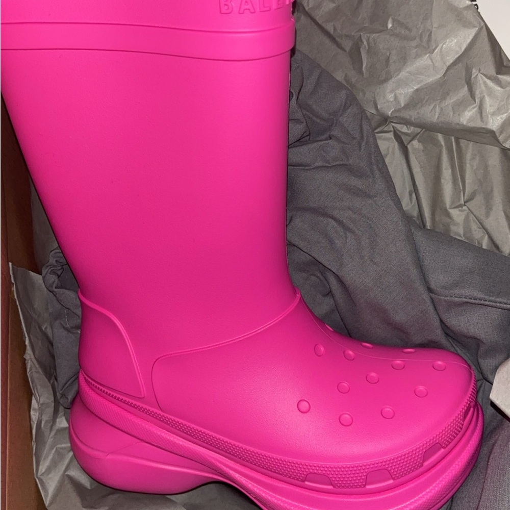 I’m selling my brand new Balenciaga boots never worn